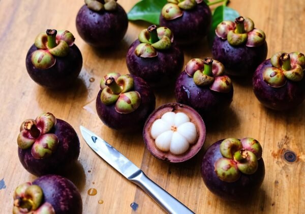 Mangosteen: What the Purple Fruit Tastes Like and How to Pick a Good One